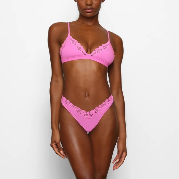 {SKIMS} FITS EVERYBODY LACE TRIANGLE BRALETTE [NEON ORCHID] - Picture 2 of 5